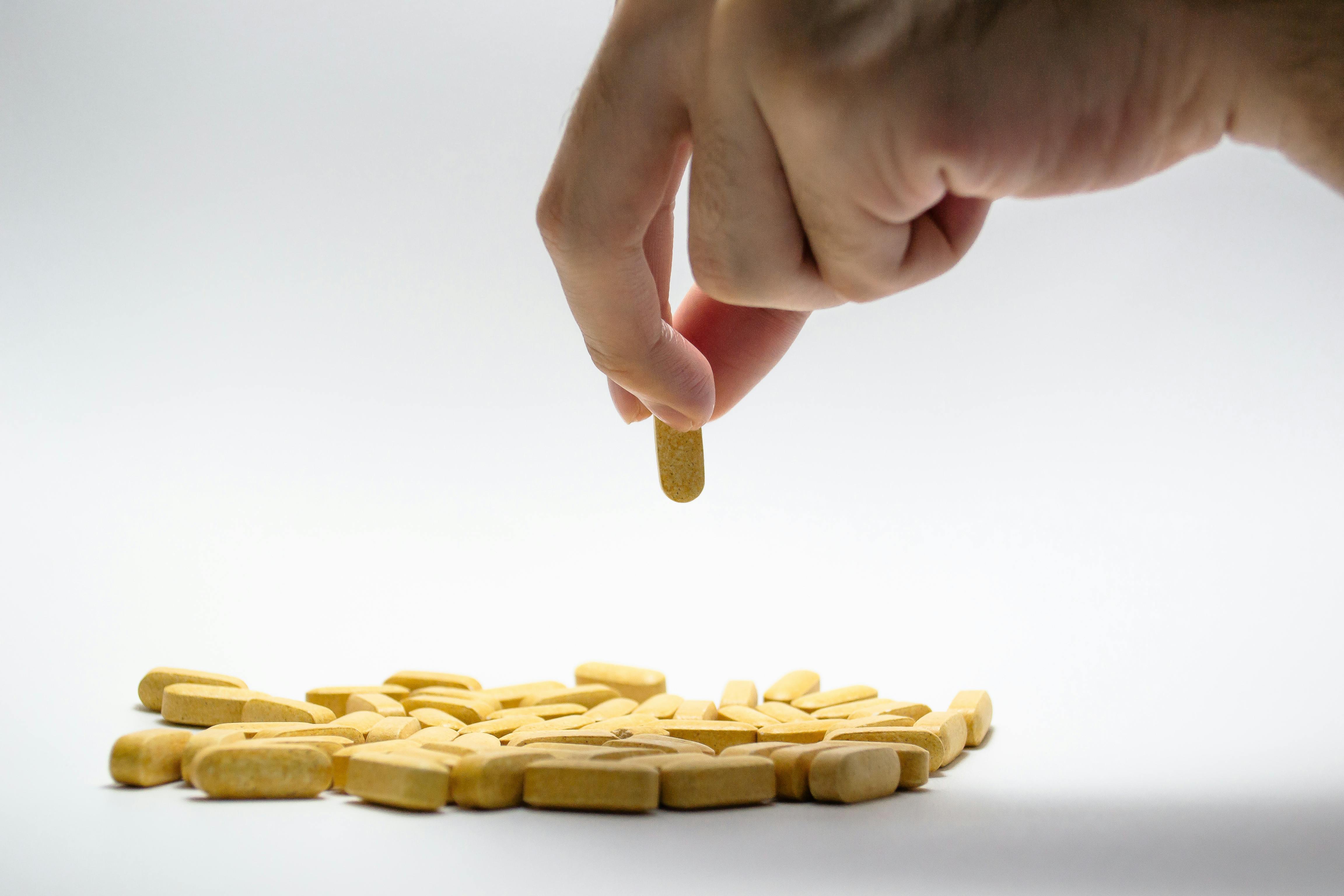 Best Time to Take Vitamins: A Practical Guide